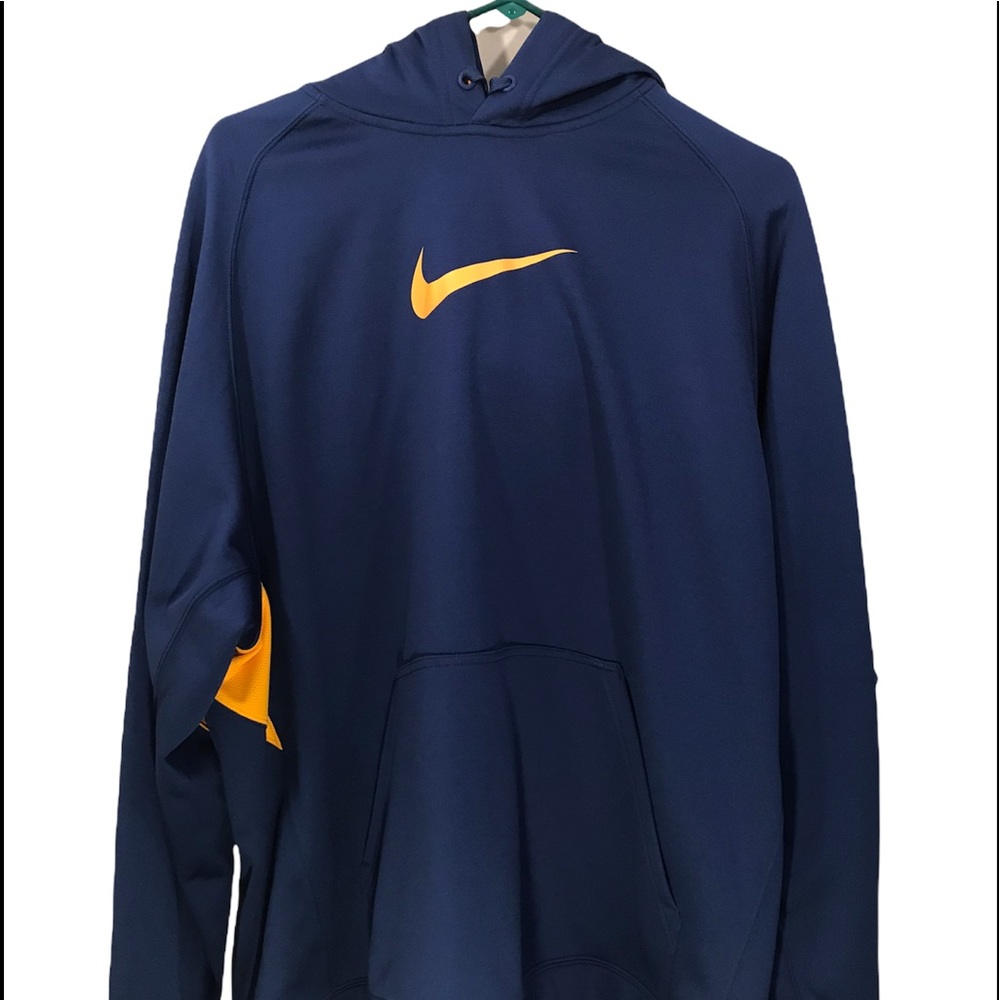 Nike fit therma hoodie.